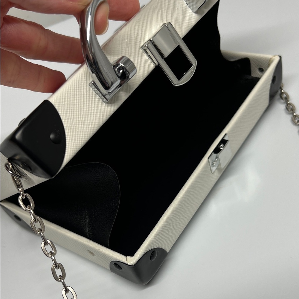 90s Party Crossbody Boombox Bag White and Black Silver Chain - Picture 2 of 5